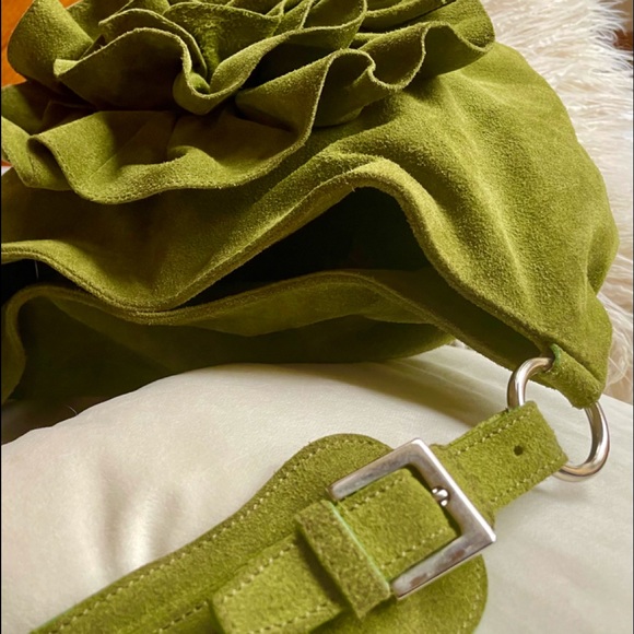 🛍Host Pick!🛍 Suede Rosette Handbag - Picture 5 of 10